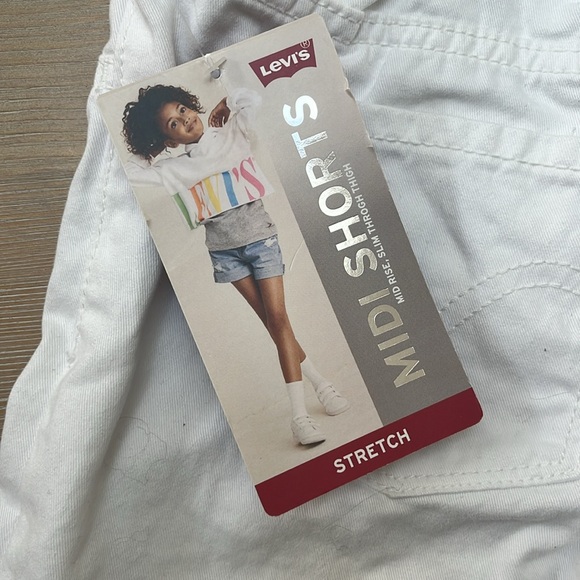 Levi’s (Youth) White Midi Shorts - Picture 5 of 7